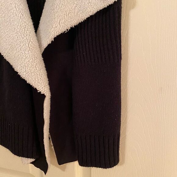 Derick heart girls open front sweater - Picture 2 of 5